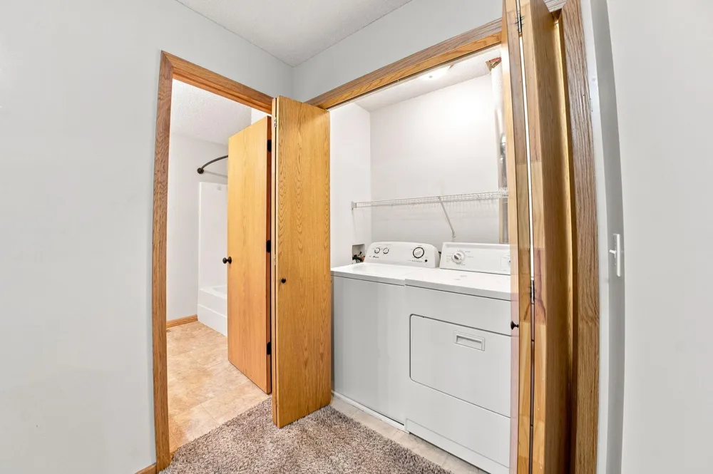 833 Winsome Way NW Isanti, MN 55040