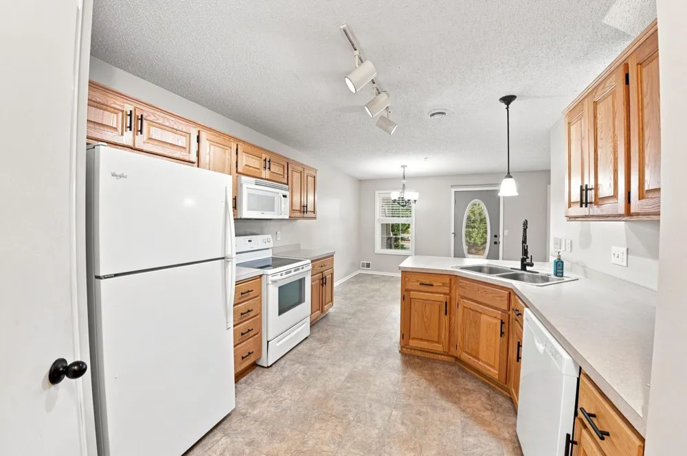 833 Winsome Way NW Isanti, MN 55040