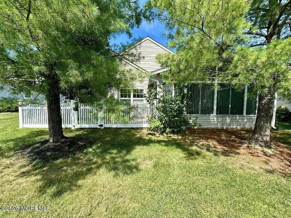 12 Lorenzo Road Manchester, NJ 08759