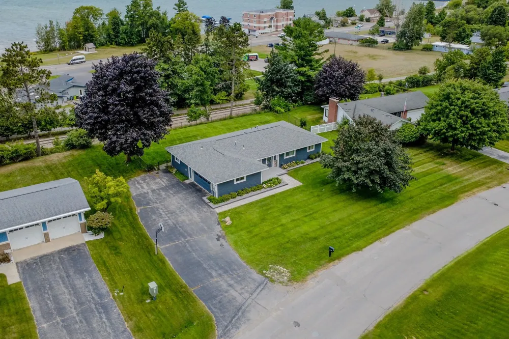 3363 Scenic Hills Drive Acme Township, MI 49690