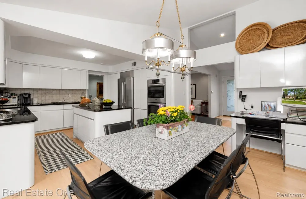 3205 Parkland Drive West Bloomfield Charter Township, MI 48322