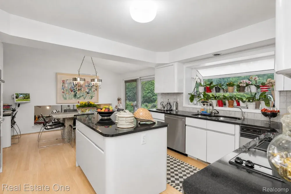 3205 Parkland Drive West Bloomfield Charter Township, MI 48322