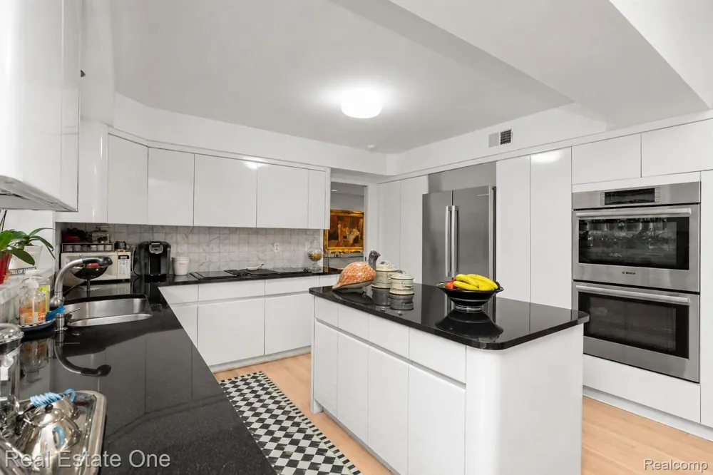 3205 Parkland Drive West Bloomfield Charter Township, MI 48322