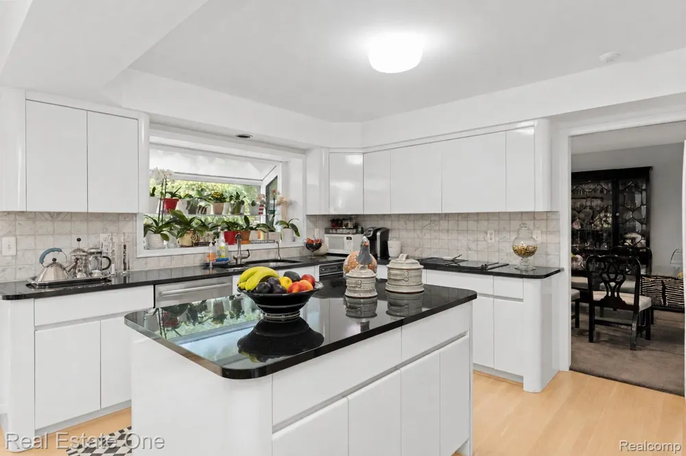 3205 Parkland Drive West Bloomfield Charter Township, MI 48322