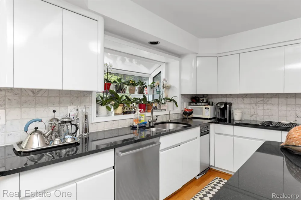 3205 Parkland Drive West Bloomfield Charter Township, MI 48322
