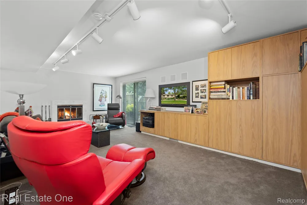 3205 Parkland Drive West Bloomfield Charter Township, MI 48322