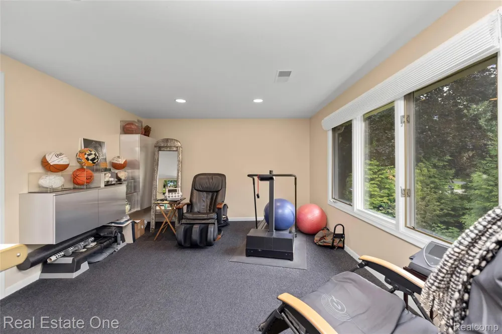 3205 Parkland Drive West Bloomfield Charter Township, MI 48322