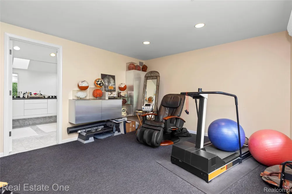 3205 Parkland Drive West Bloomfield Charter Township, MI 48322