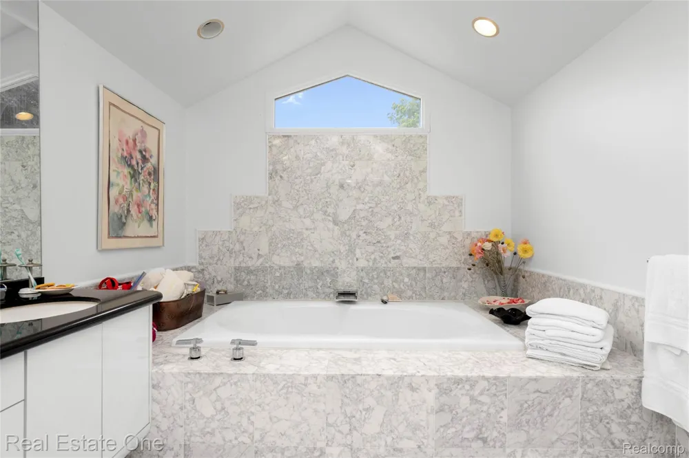 3205 Parkland Drive West Bloomfield Charter Township, MI 48322