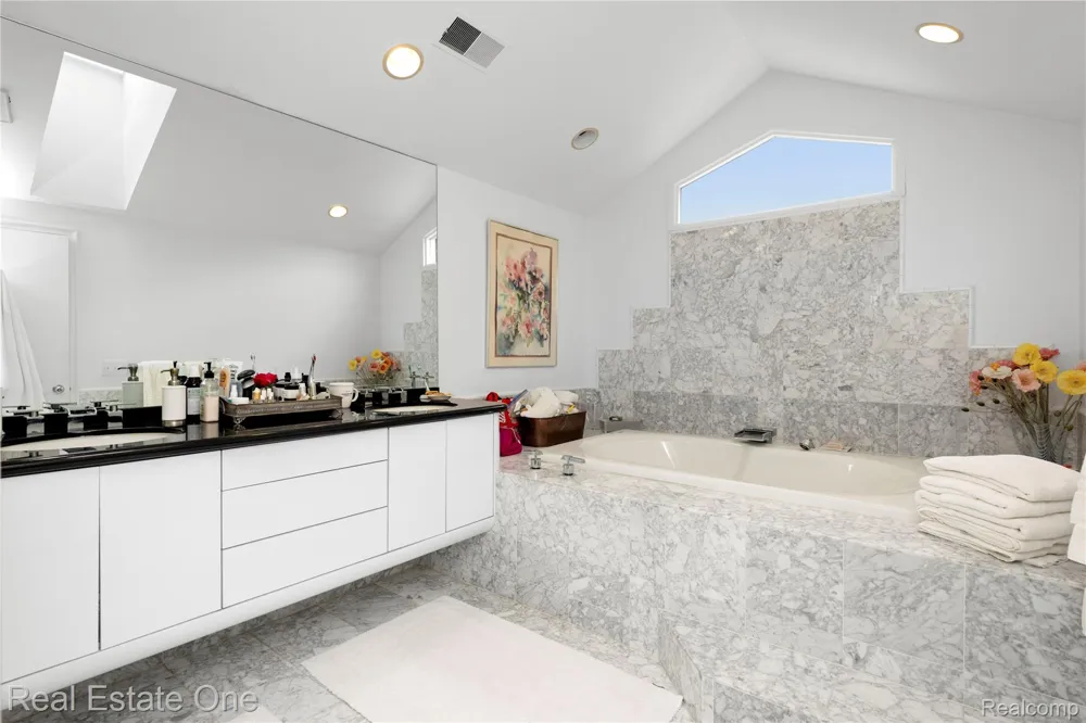 3205 Parkland Drive West Bloomfield Charter Township, MI 48322