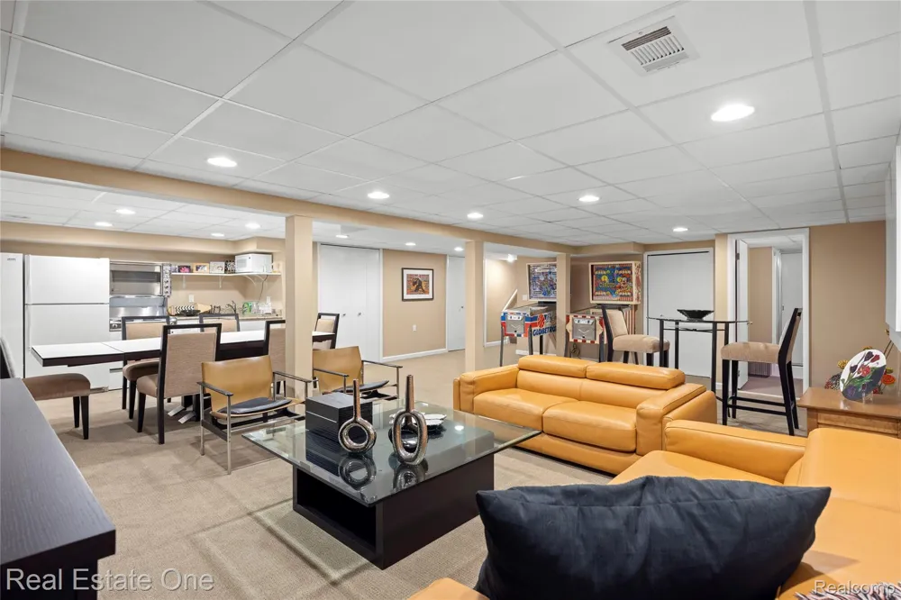 3205 Parkland Drive West Bloomfield Charter Township, MI 48322