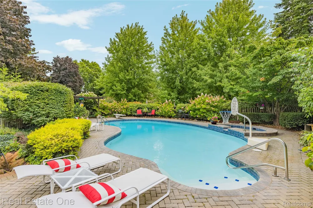 3205 Parkland Drive West Bloomfield Charter Township, MI 48322
