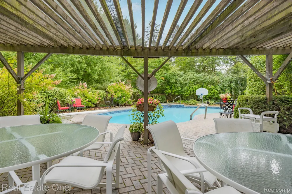 3205 Parkland Drive West Bloomfield Charter Township, MI 48322