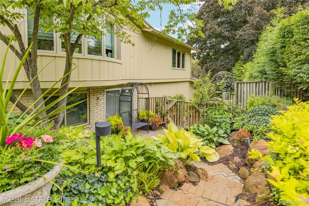 3205 Parkland Drive West Bloomfield Charter Township, MI 48322