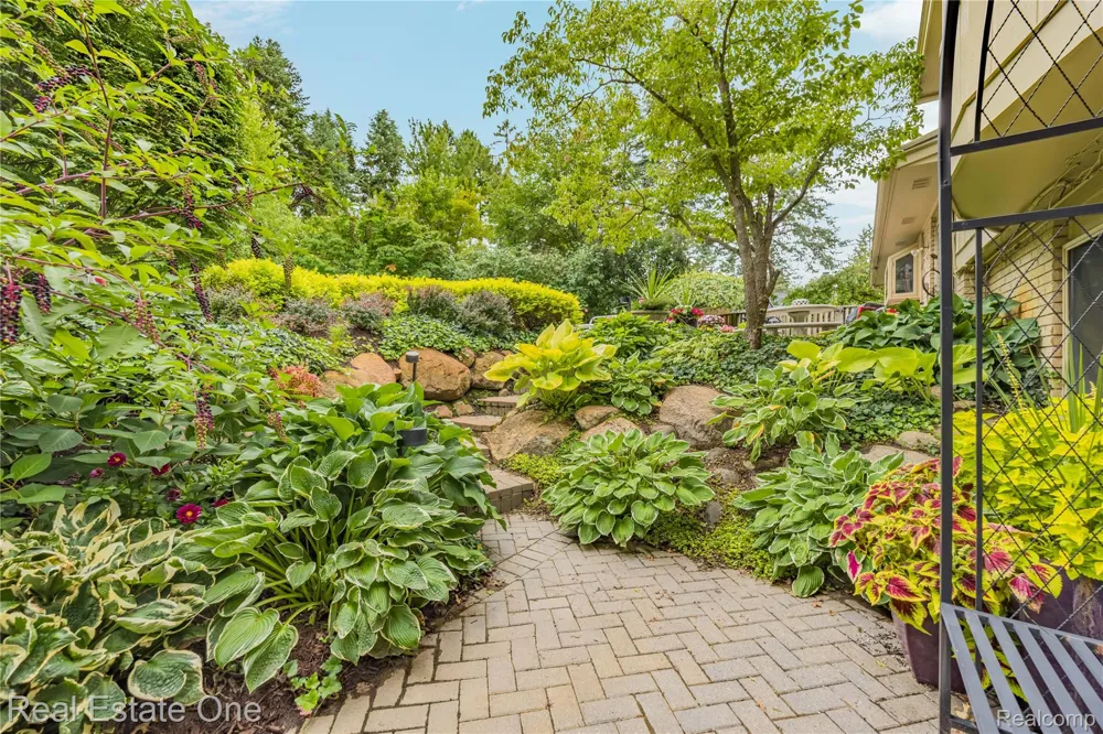 3205 Parkland Drive West Bloomfield Charter Township, MI 48322