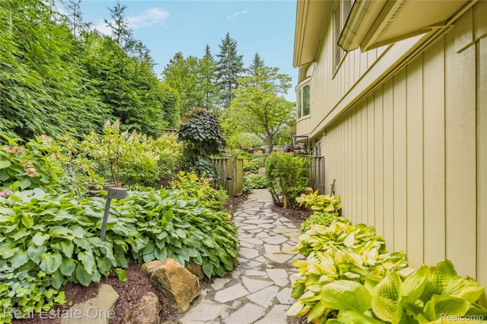3205 Parkland Drive West Bloomfield Charter Township, MI 48322