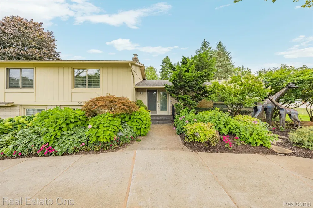 3205 Parkland Drive West Bloomfield Charter Township, MI 48322
