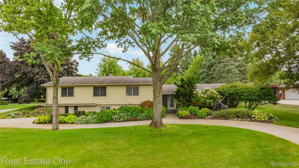 3205 Parkland Drive West Bloomfield Charter Township, MI 48322