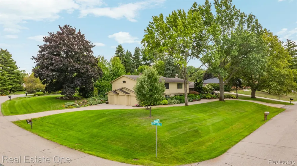 3205 Parkland Drive West Bloomfield Charter Township, MI 48322