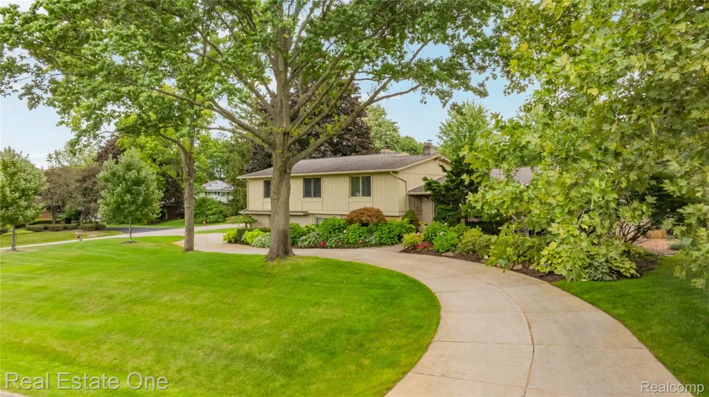 3205 Parkland Drive West Bloomfield Charter Township, MI 48322