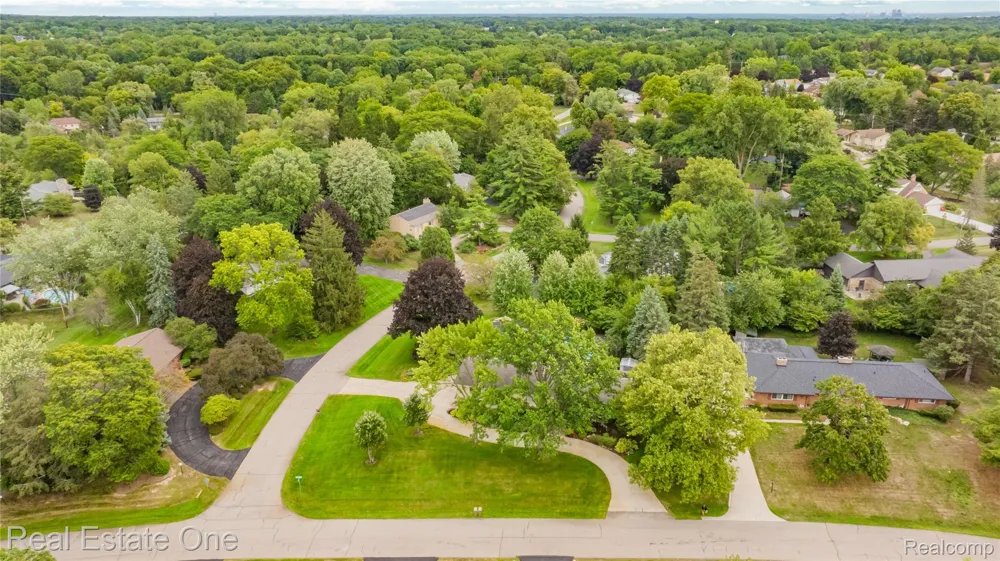 3205 Parkland Drive West Bloomfield Charter Township, MI 48322
