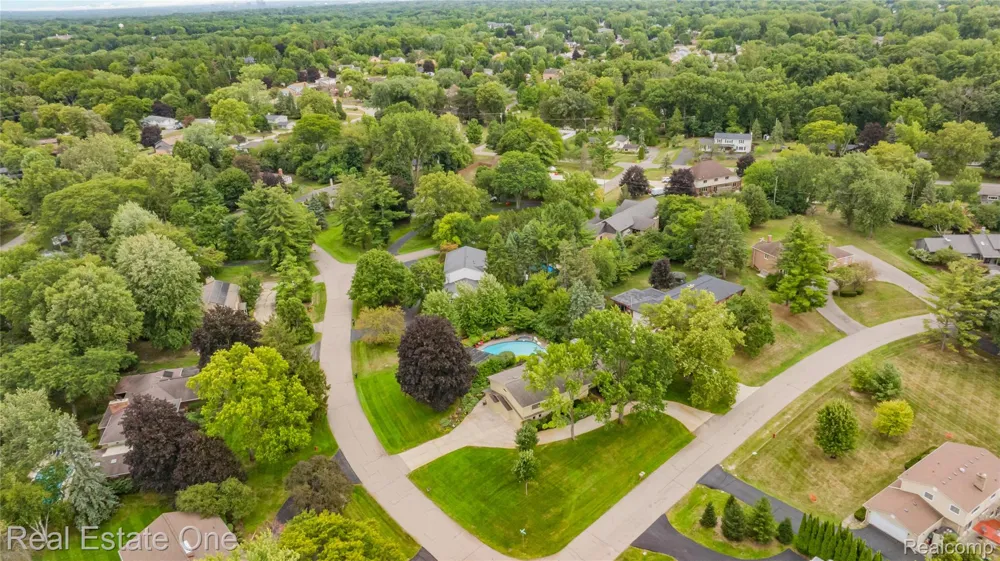3205 Parkland Drive West Bloomfield Charter Township, MI 48322