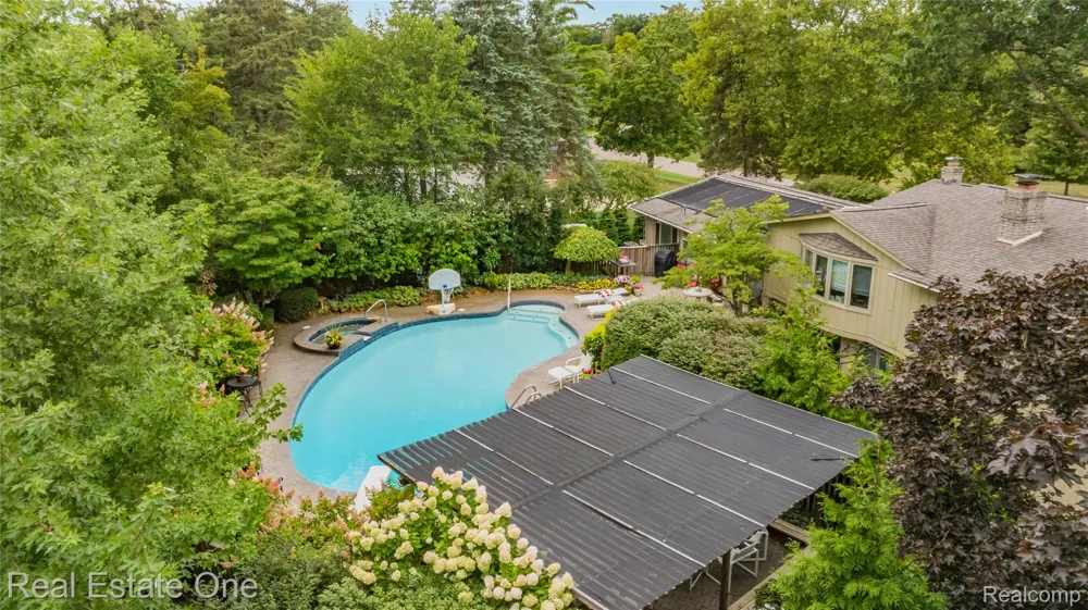 3205 Parkland Drive West Bloomfield Charter Township, MI 48322