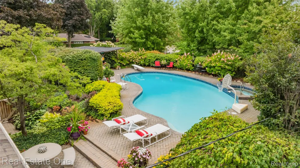 3205 Parkland Drive West Bloomfield Charter Township, MI 48322