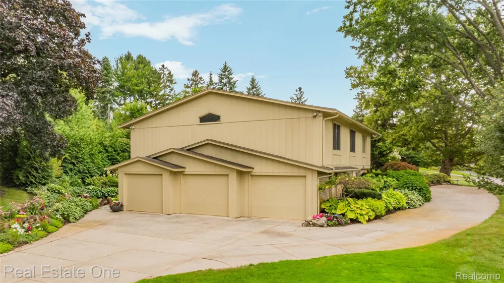 3205 Parkland Drive West Bloomfield Charter Township, MI 48322