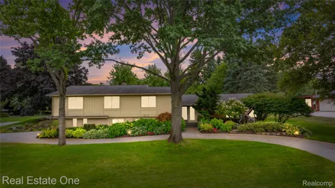 3205 Parkland Drive