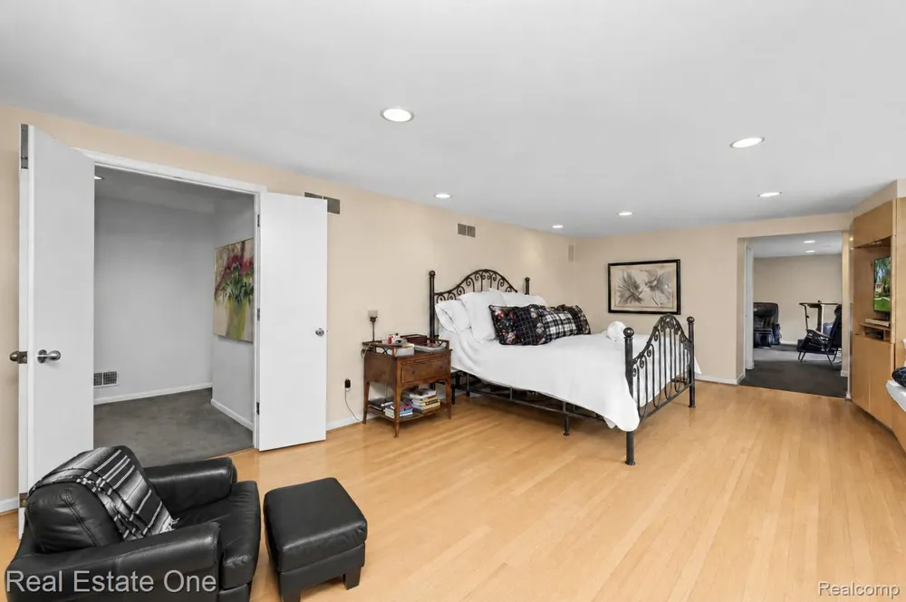 3205 Parkland Drive West Bloomfield Charter Township, MI 48322