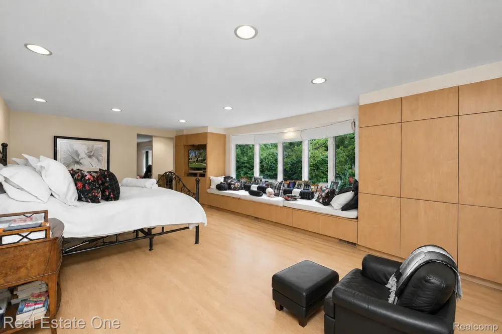 3205 Parkland Drive West Bloomfield Charter Township, MI 48322