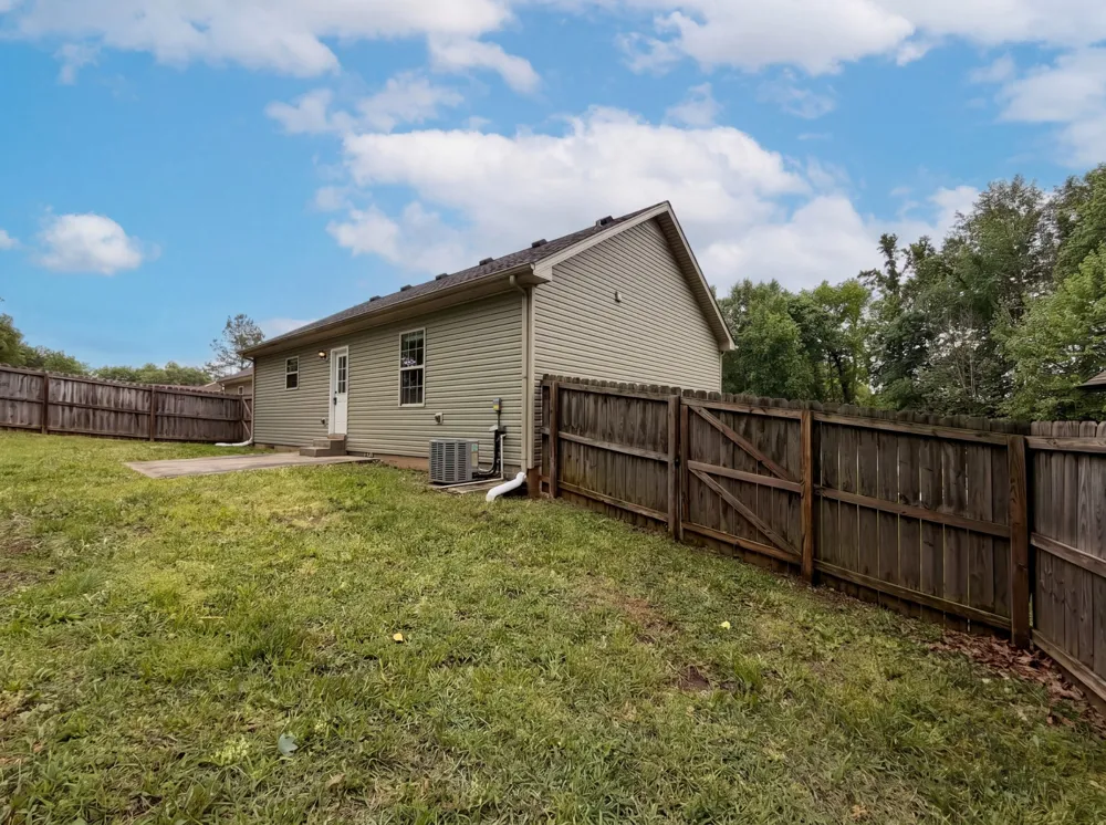 741 Inver Ln Clarksville, TN 37042