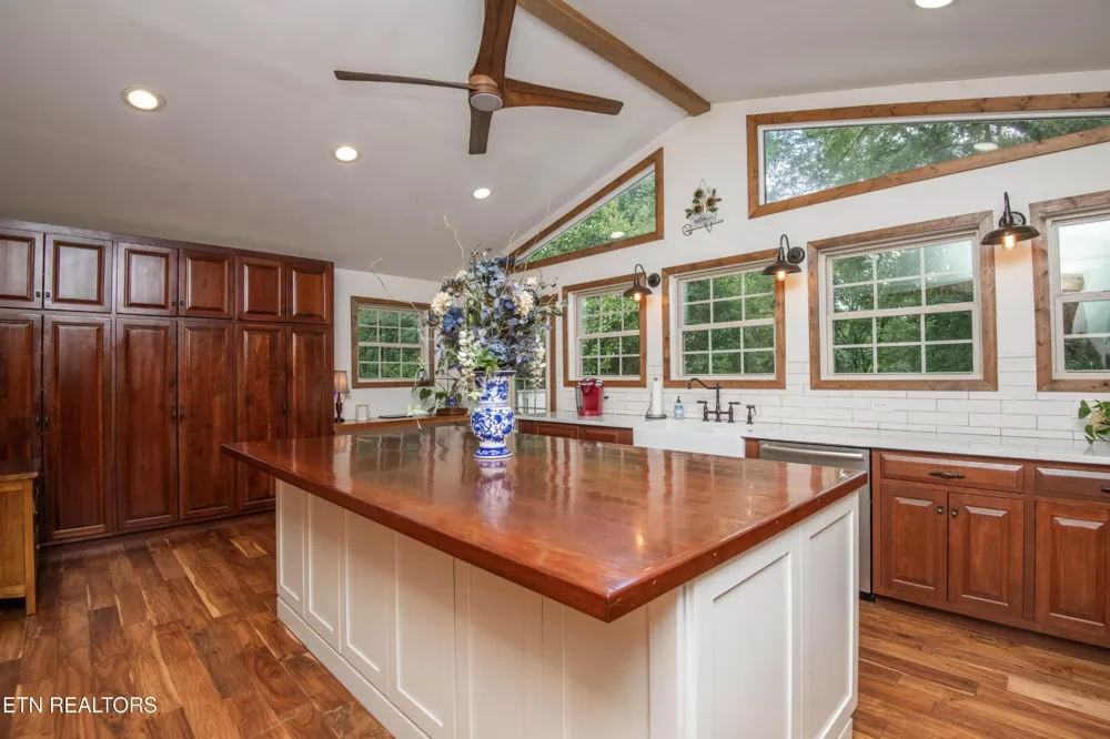 1932 Duncan Rd Knoxville, TN 37919