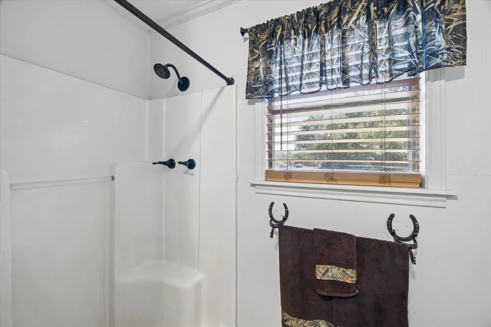 4450 Greenbriar Road Madisonville, TX 77864