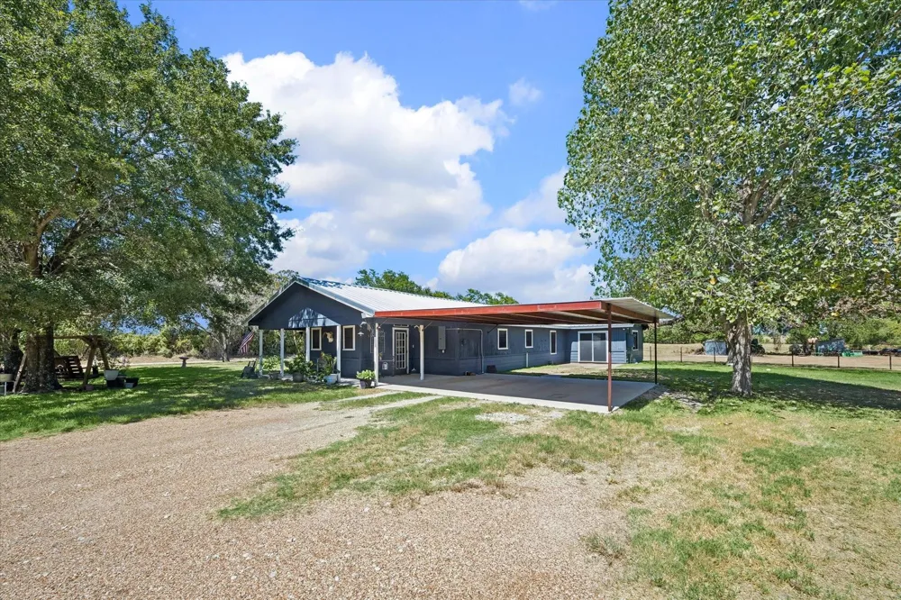 4450 Greenbriar Road Madisonville, TX 77864