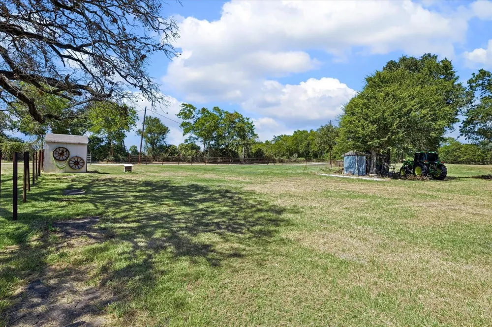 4450 Greenbriar Road Madisonville, TX 77864