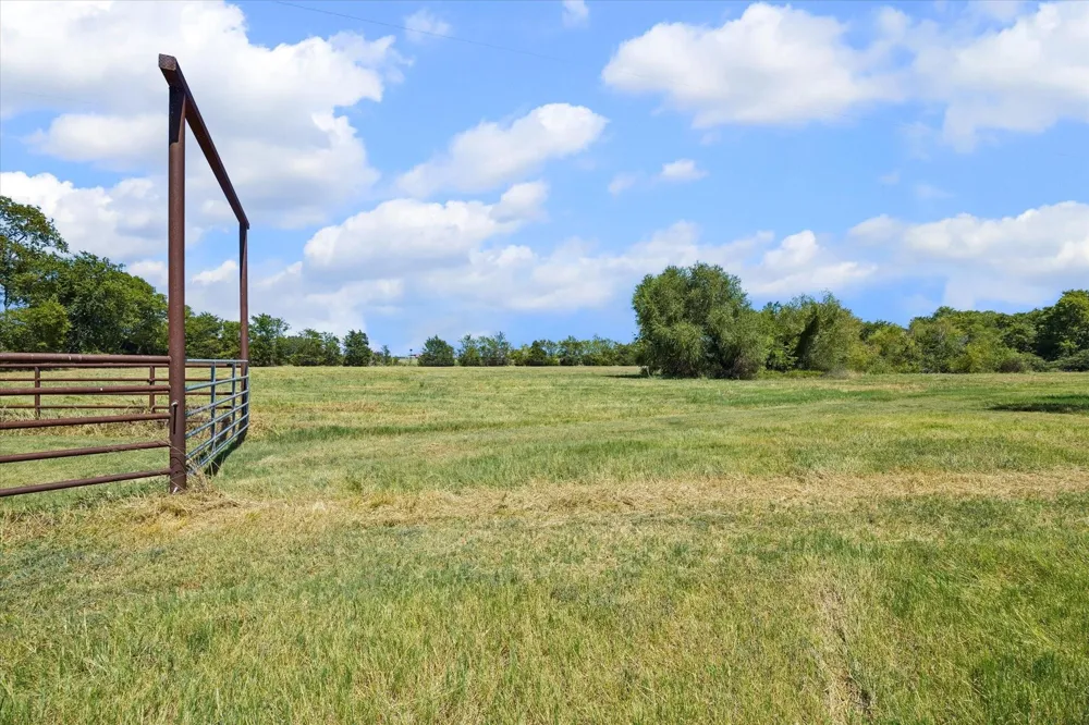 4450 Greenbriar Road Madisonville, TX 77864