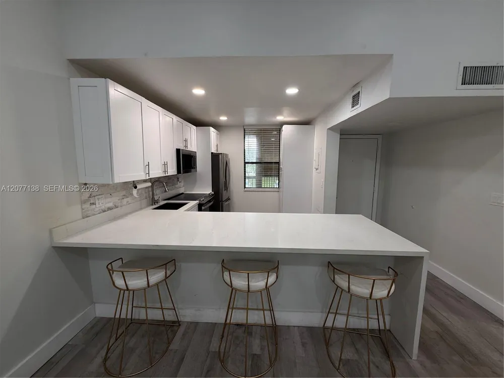40 NW 76th ave #205-1 Plantation, FL 33324