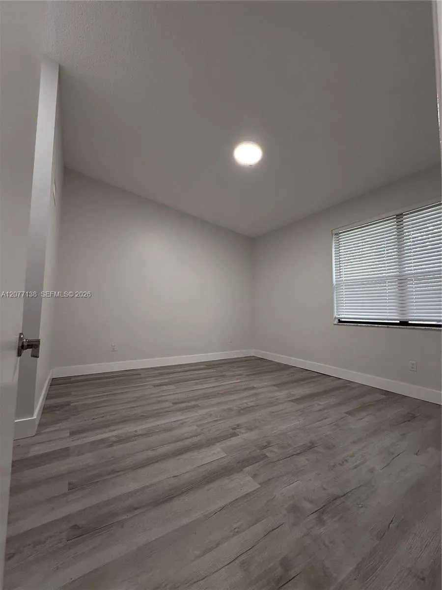 40 NW 76th ave #205-1 Plantation, FL 33324