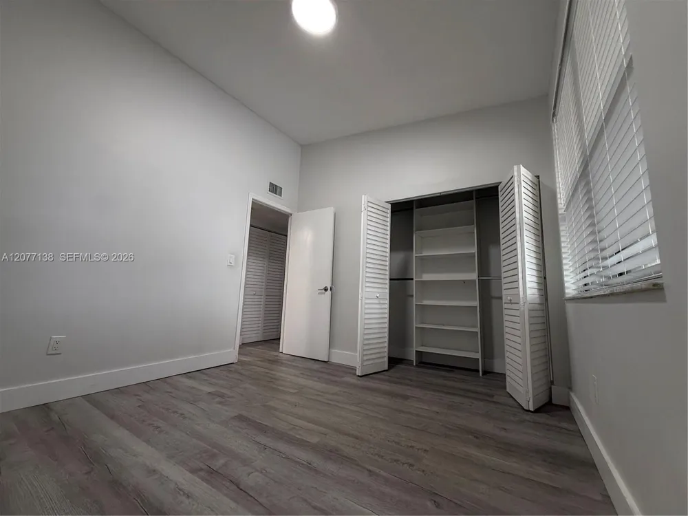 40 NW 76th ave #205-1 Plantation, FL 33324