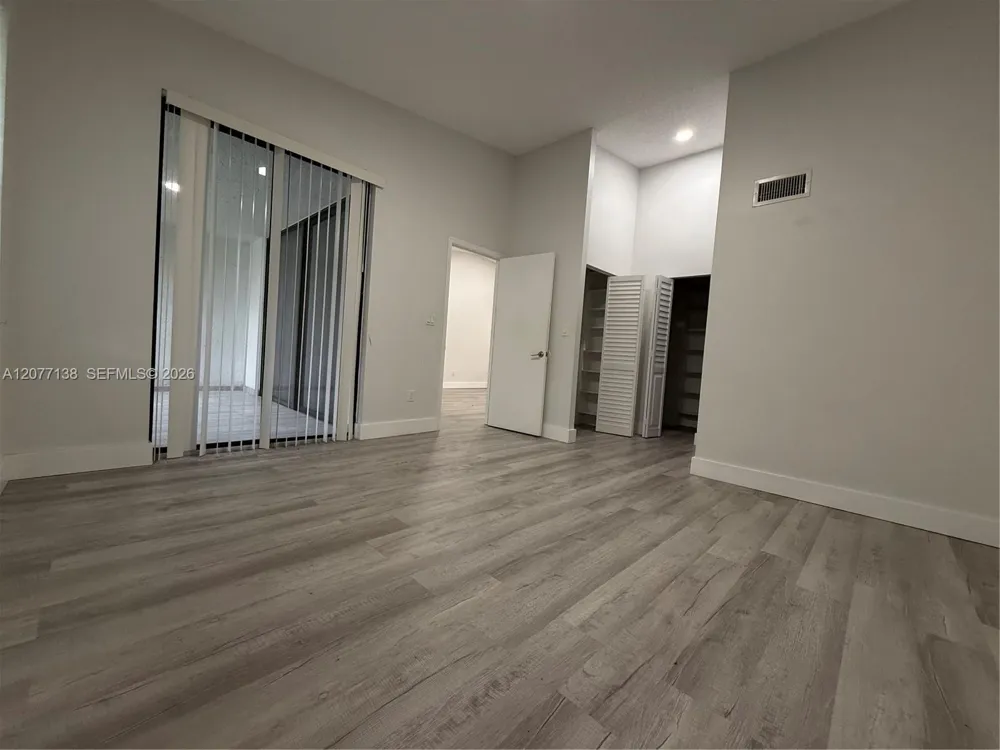 40 NW 76th ave #205-1 Plantation, FL 33324