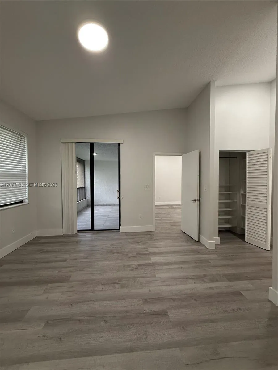 40 NW 76th ave #205-1 Plantation, FL 33324