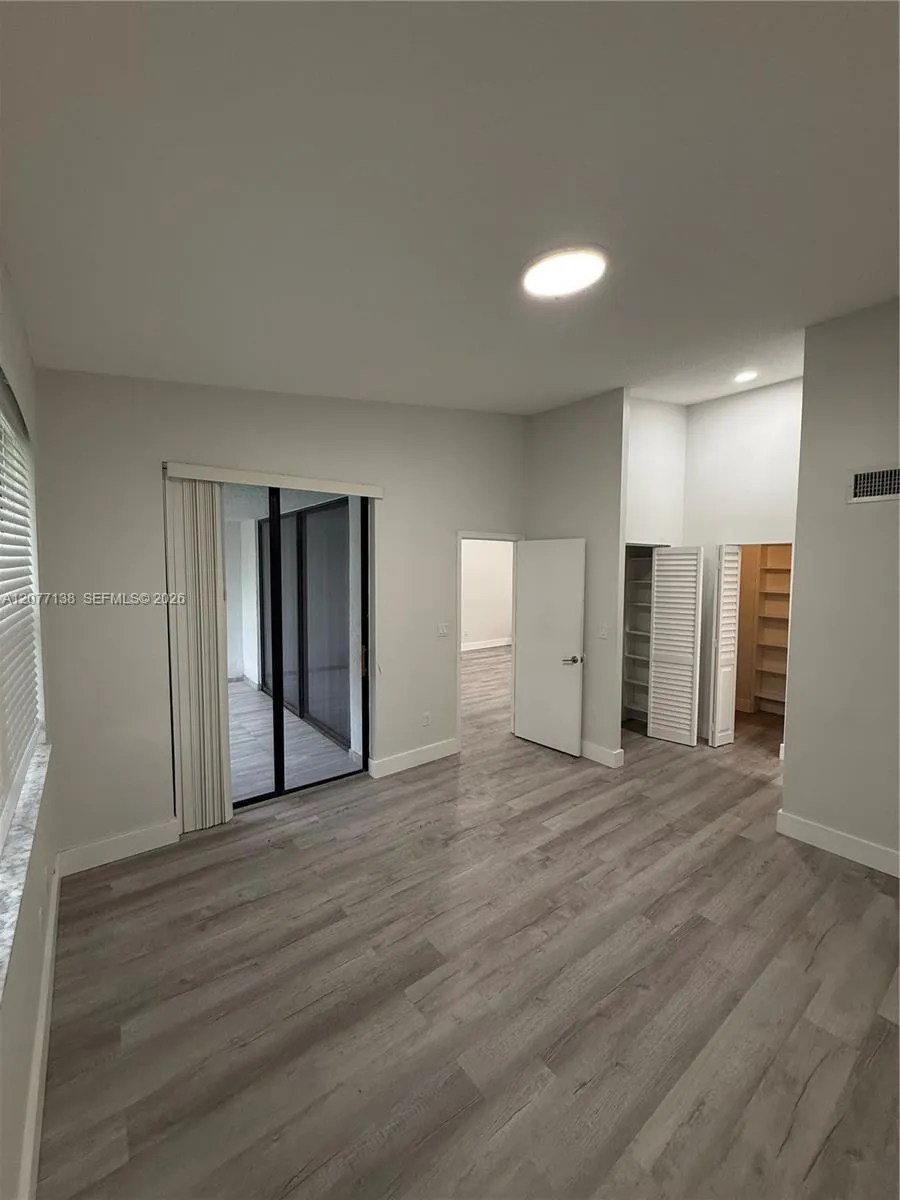 40 NW 76th ave #205-1 Plantation, FL 33324