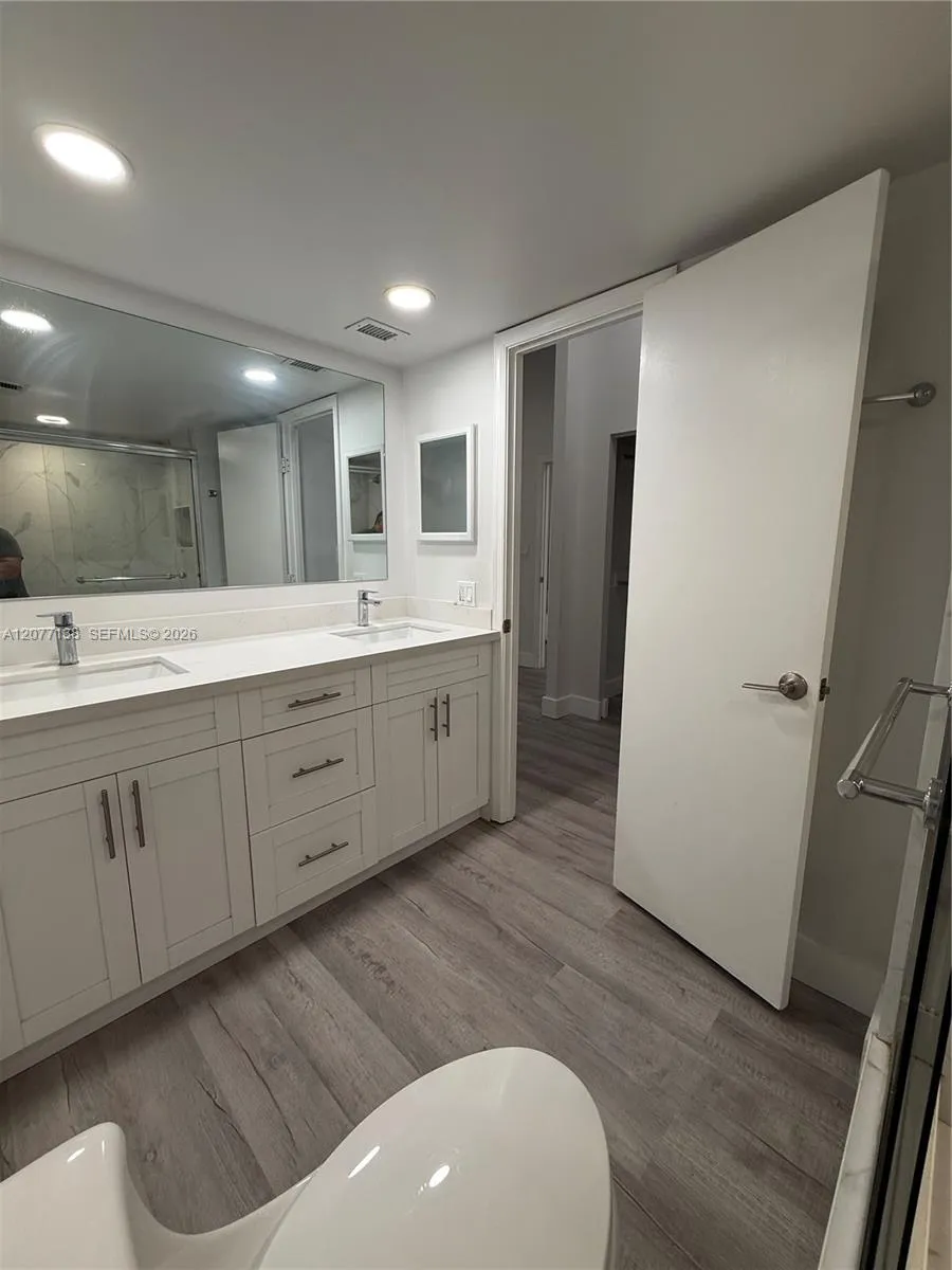 40 NW 76th ave #205-1 Plantation, FL 33324