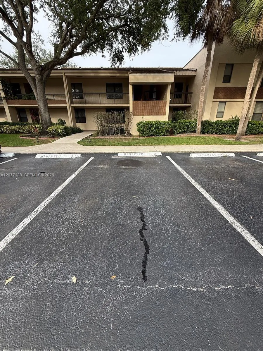 40 NW 76th ave #205-1 Plantation, FL 33324