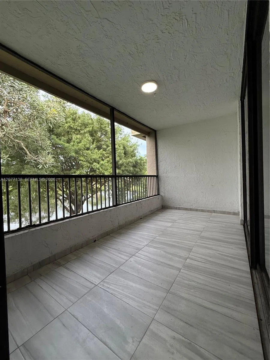 40 NW 76th ave #205-1 Plantation, FL 33324