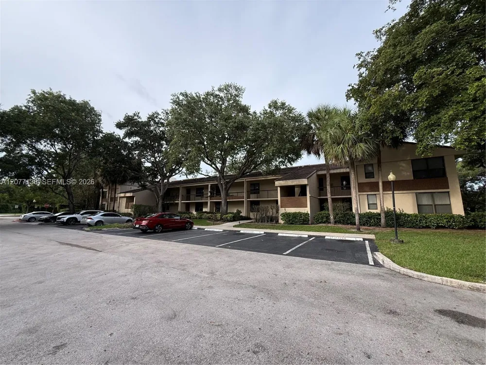 40 NW 76th ave #205-1 Plantation, FL 33324