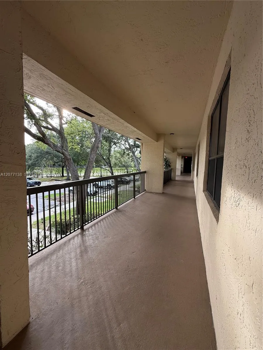 40 NW 76th ave #205-1 Plantation, FL 33324