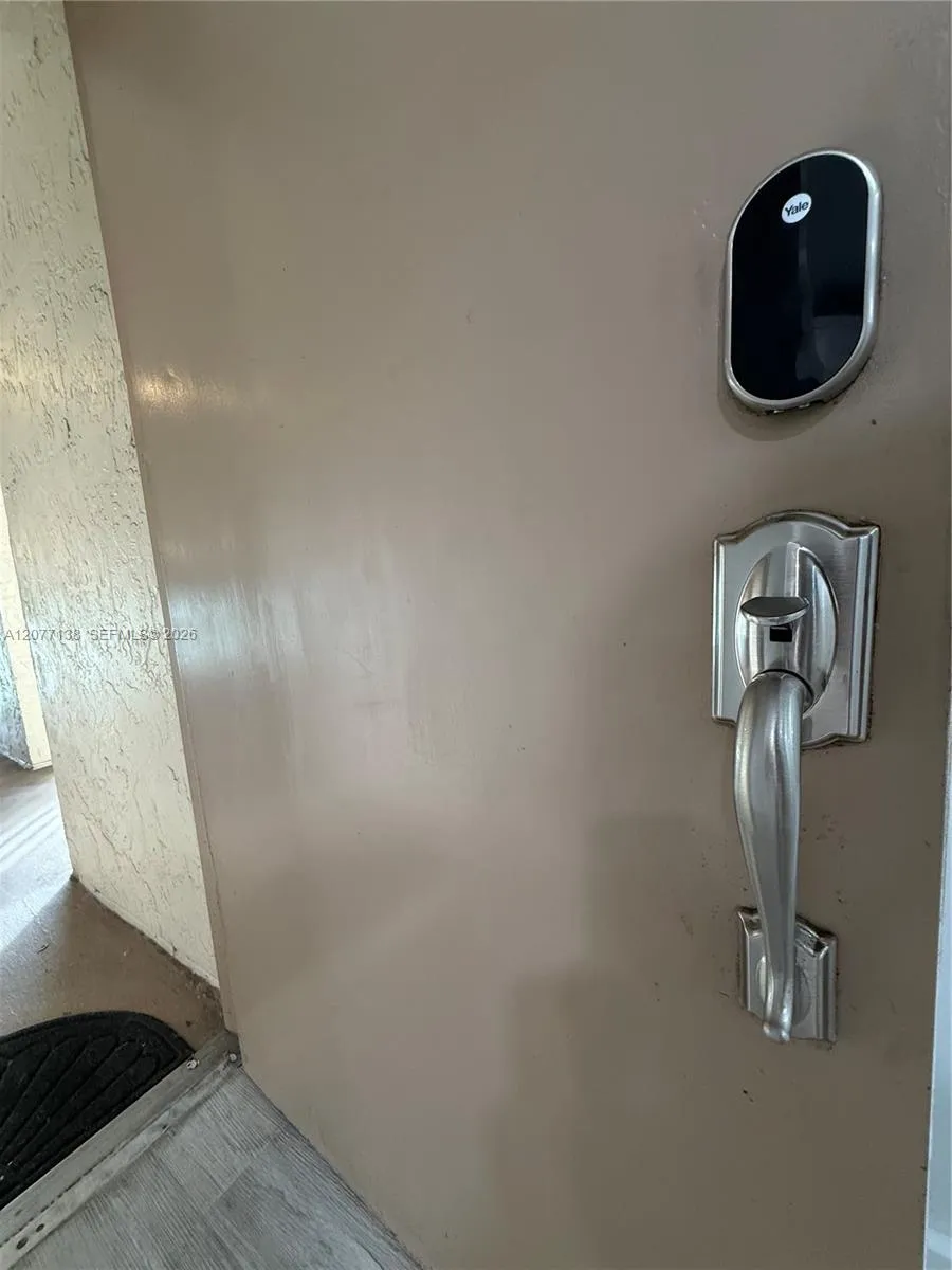 40 NW 76th ave #205-1 Plantation, FL 33324